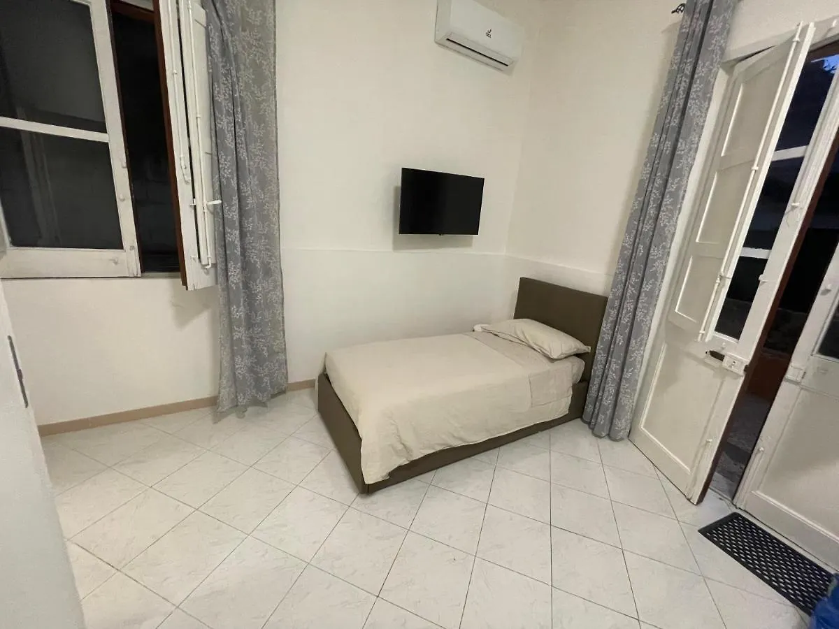 Lavica Airport Catania B&B 0*,  Itálie